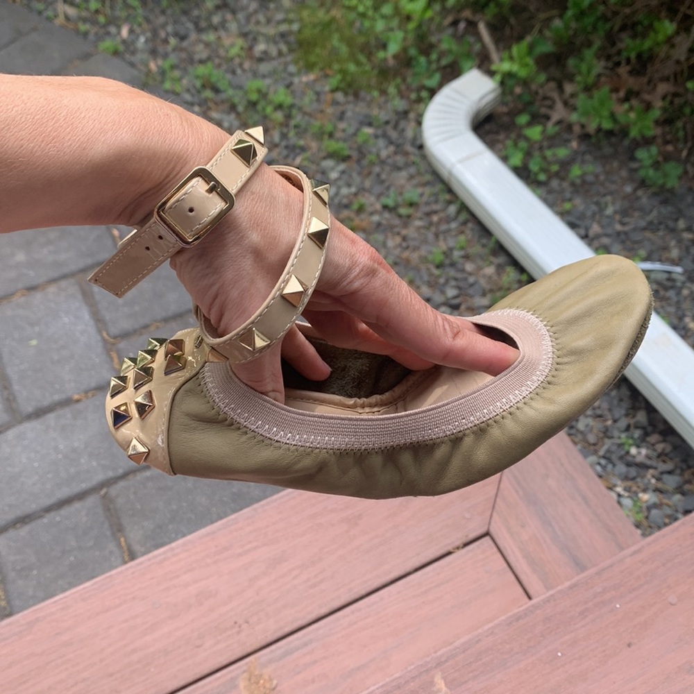 Yosi Samra military green fawn w beige patent leather studded straps size 6 EUC.
